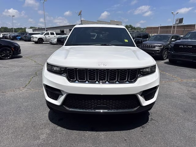 2026 Bright White Clearcoat Jeep Grand Cherokee Laredo X RWD SUV