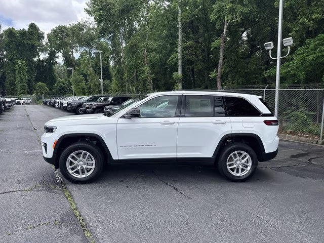 2026 Bright White Clearcoat Jeep Grand Cherokee Laredo X RWD SUV