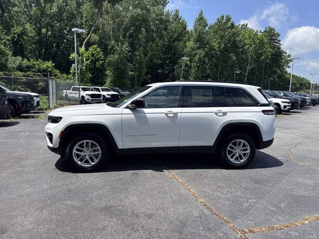 2026 Bright White Clearcoat Jeep Grand Cherokee Laredo X RWD SUV