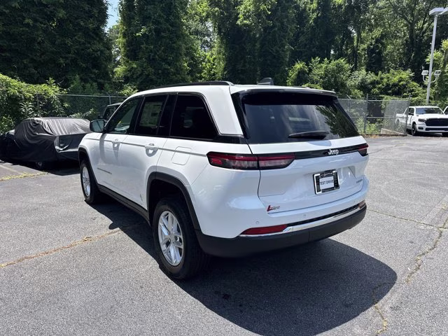 2026 Bright White Clearcoat Jeep Grand Cherokee Laredo X RWD SUV