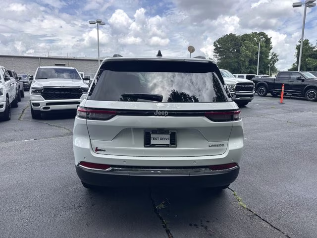 2026 Bright White Clearcoat Jeep Grand Cherokee Laredo X RWD SUV
