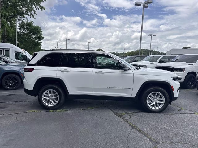 2026 Bright White Clearcoat Jeep Grand Cherokee Laredo X RWD SUV