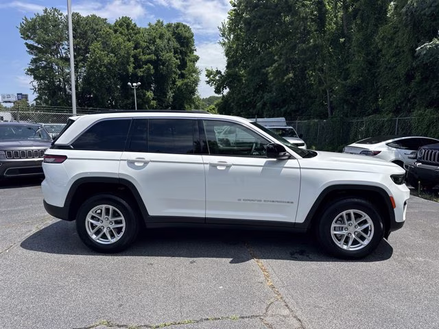 2026 Bright White Clearcoat Jeep Grand Cherokee Laredo X RWD SUV
