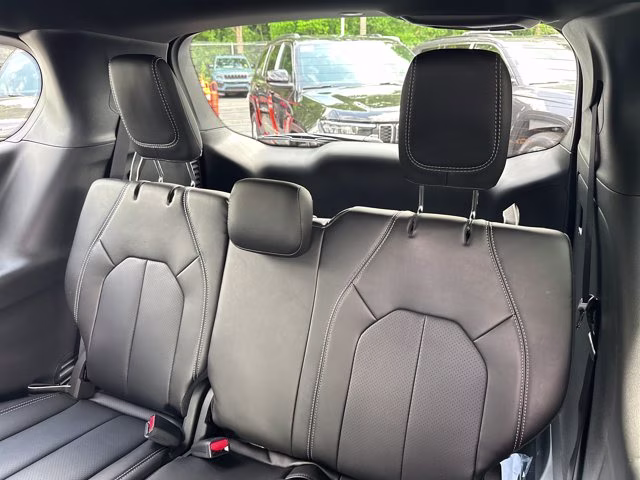 2027 Diamond Black Crystal Pearlcoat Chrysler Pacifica Select FWD Van