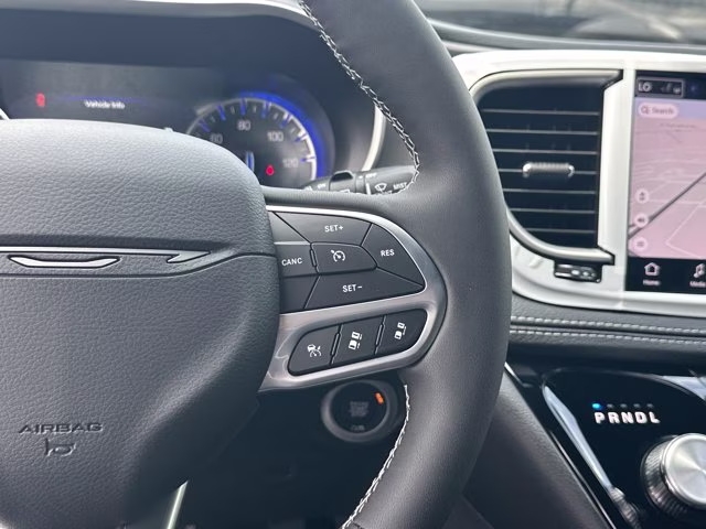 2027 Pxj Chrysler Pacifica Select FWD Van