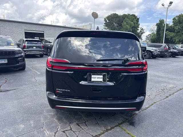 2027 Pxj Chrysler Pacifica Select FWD Van