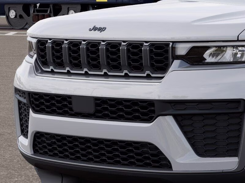 2026 Bright White Clear Coat Jeep Grand Cherokee Grand Cherokee Laredo Altitude 4x4 4X4 SUV