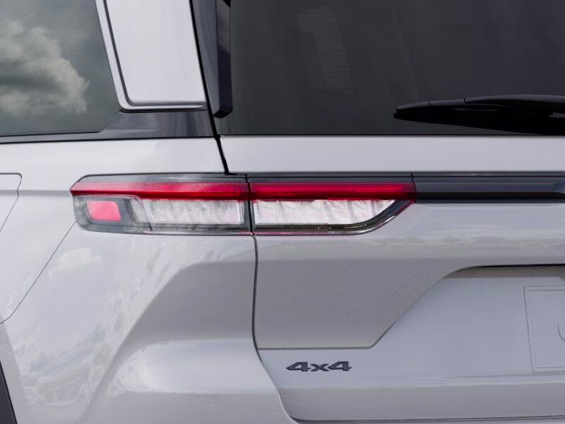 2026 Bright White Clear Coat Jeep Grand Cherokee Grand Cherokee Laredo Altitude 4x4 4X4 SUV