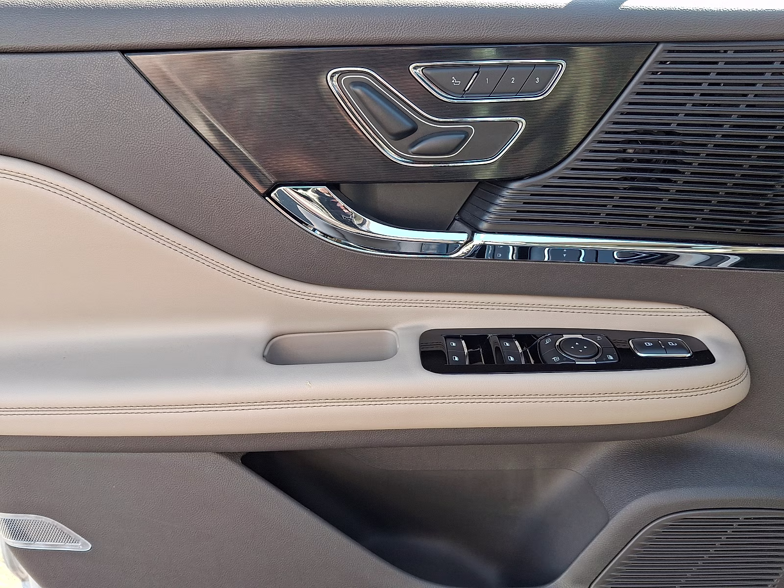 2022 Ceramic Pearl Metallic Tri-Coat - GS Lincoln Corsair Standard AWD