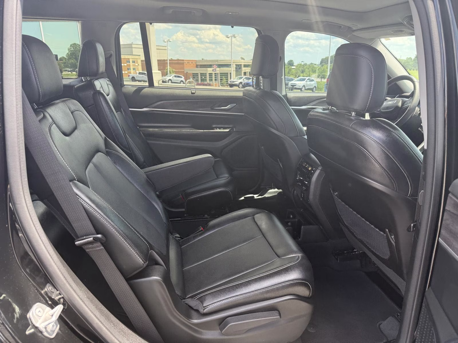 2023 Diamond Black Crystal Pearlcoat Jeep Grand Cherokee L Limited 4X4 SUV