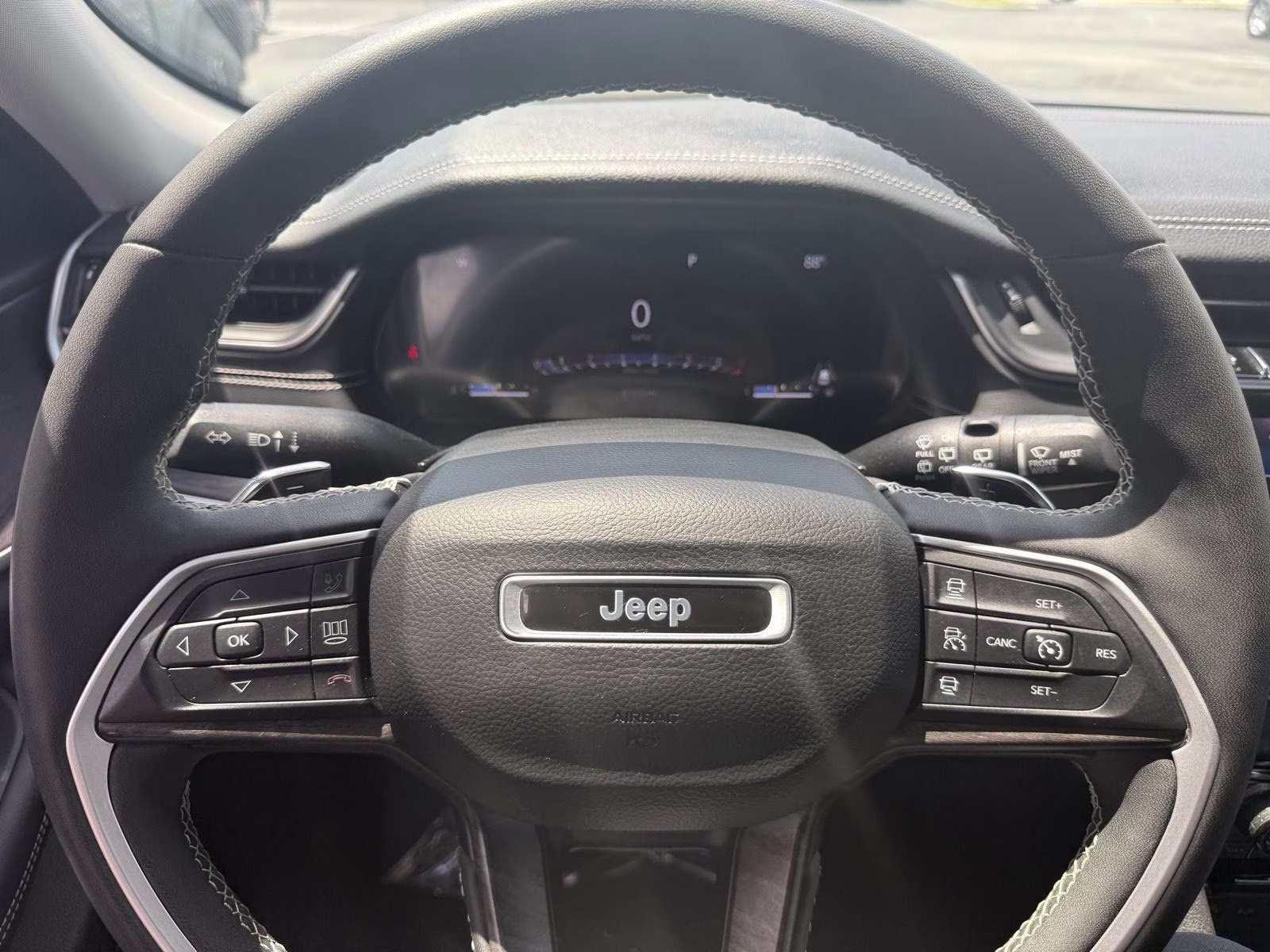 2023 Diamond Black Crystal Pearlcoat Jeep Grand Cherokee L Limited 4X4 SUV
