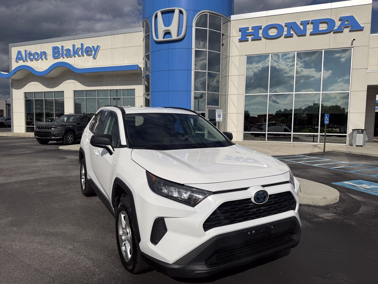 2021 Super White Toyota RAV4 Hybrid LE AWD SUV