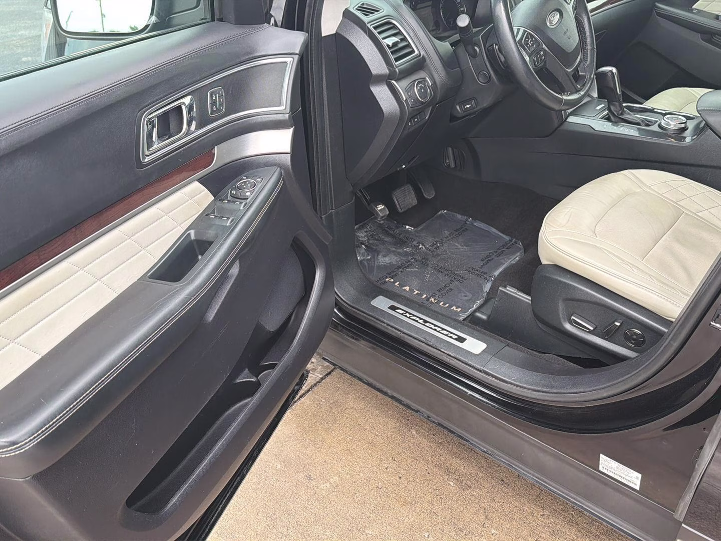 2018 Shadow Black Ford Explorer Platinum 4X4 SUV