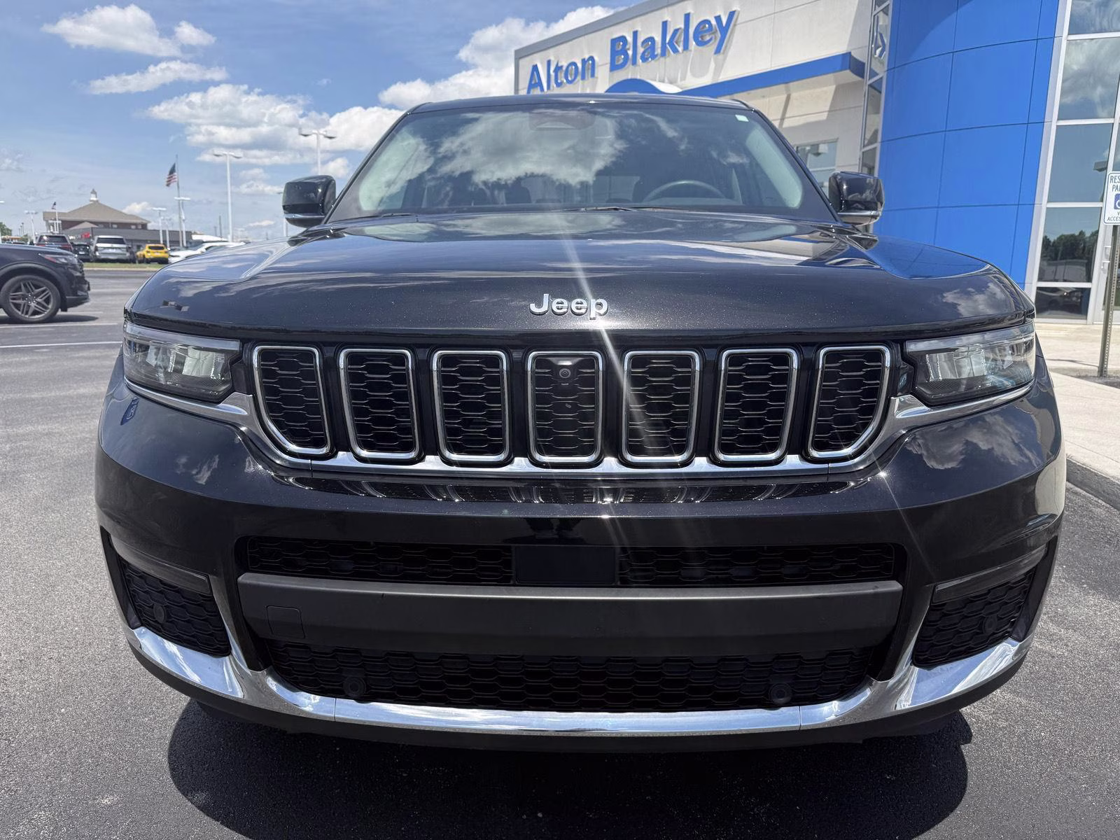 2023 Diamond Black Crystal Pearlcoat Jeep Grand Cherokee L Limited 4X4 SUV