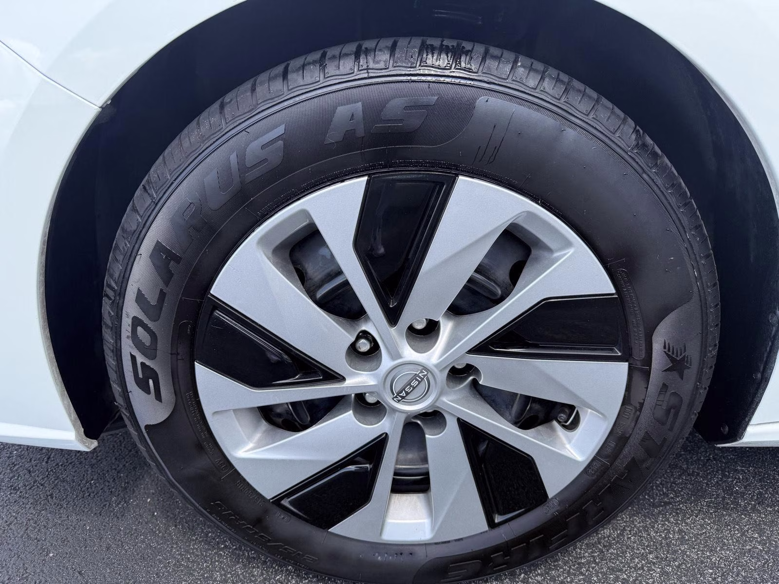 2024 Glacier White Nissan Altima 2.5 S FWD Sedan