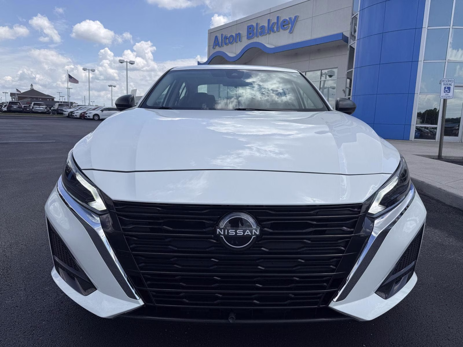 2024 Glacier White Nissan Altima 2.5 S FWD Sedan