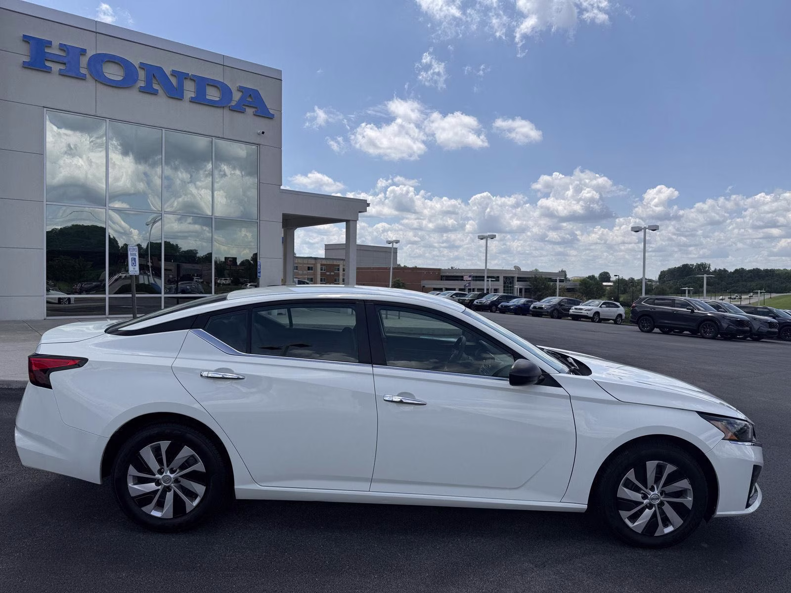 2024 Glacier White Nissan Altima 2.5 S FWD Sedan