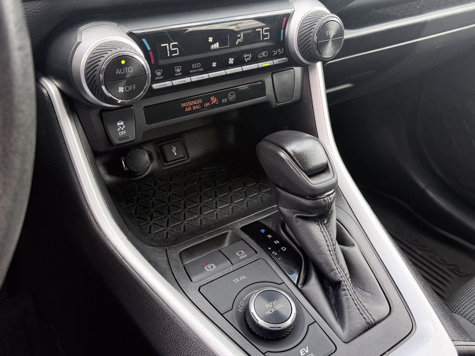 2021 Super White Toyota RAV4 Hybrid LE AWD SUV