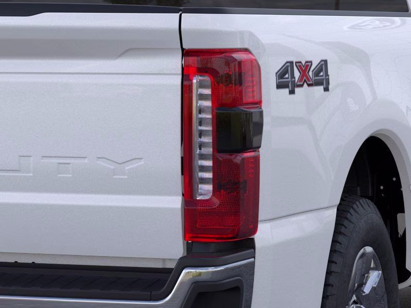 2026 Star White Metallic Tri-Coat Ford Super Duty F-250 SRW Lariat 4X4 Truck