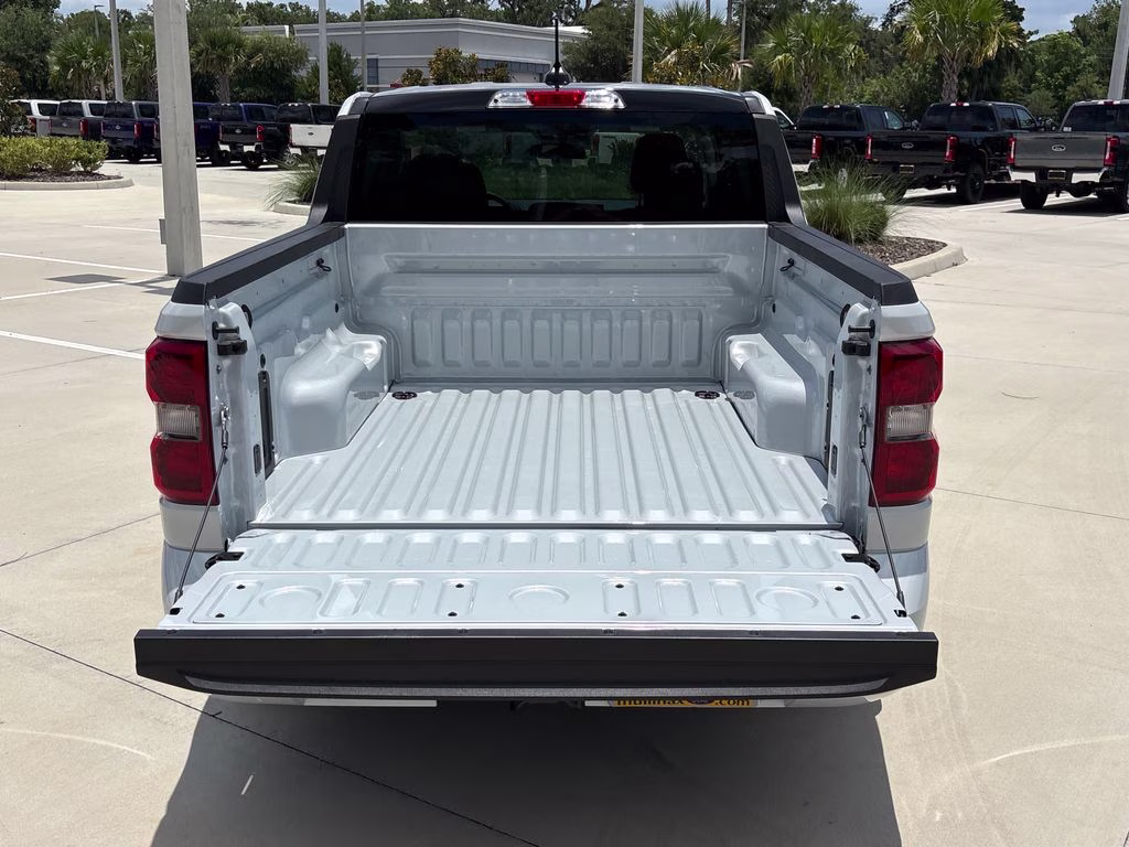 2026 White Metallic Ford Maverick Lobo Standard AWD Truck