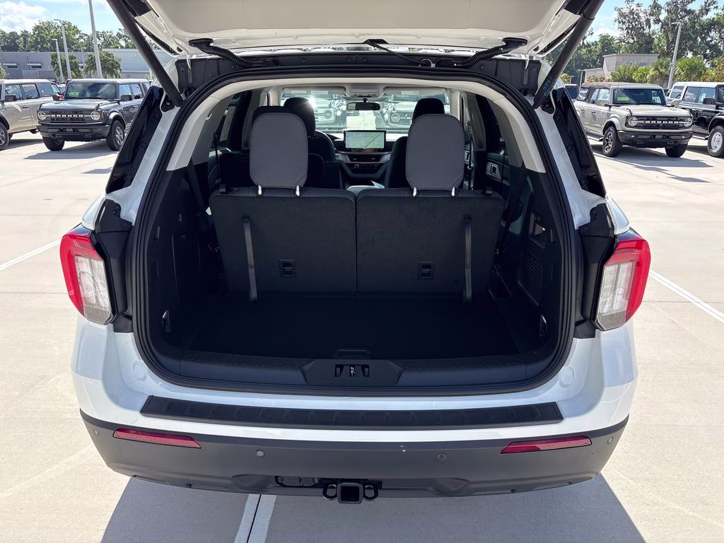 2026 Star White Metallic Tri-Coat Ford Explorer Active RWD SUV