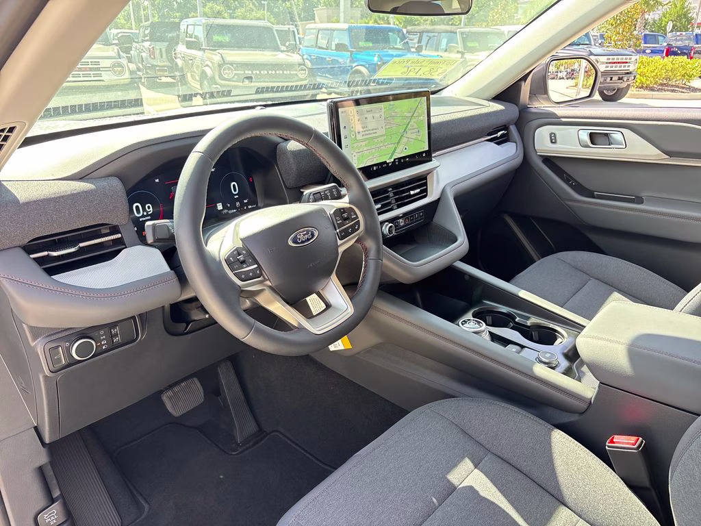 2026 Star White Metallic Tri-Coat Ford Explorer Active RWD SUV