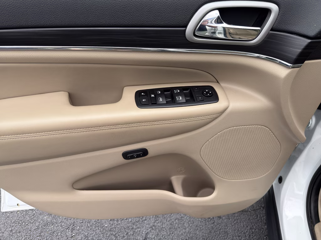 2021 Bright White Clearcoat Jeep Grand Cherokee Limited 4X4 SUV