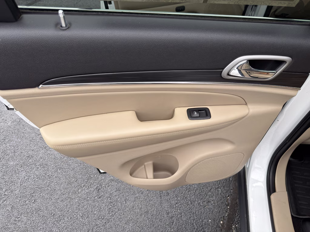 2021 Bright White Clearcoat Jeep Grand Cherokee Limited 4X4 SUV