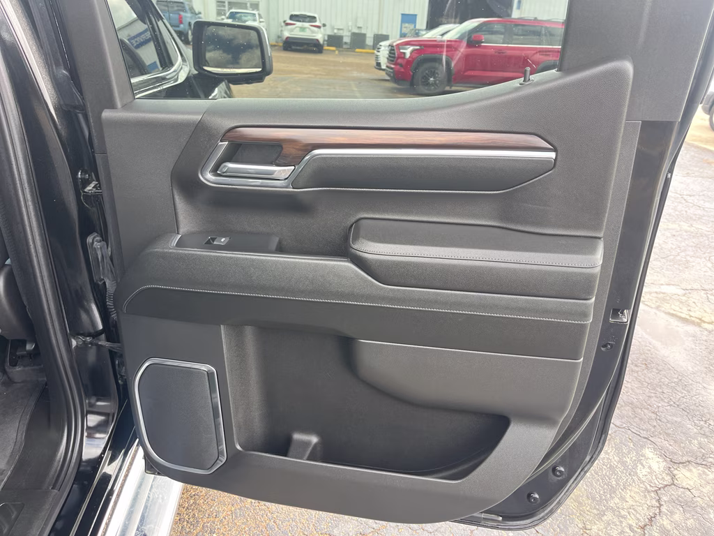 2024 Onyx Black GMC Sierra SLT 4X4 Truck
