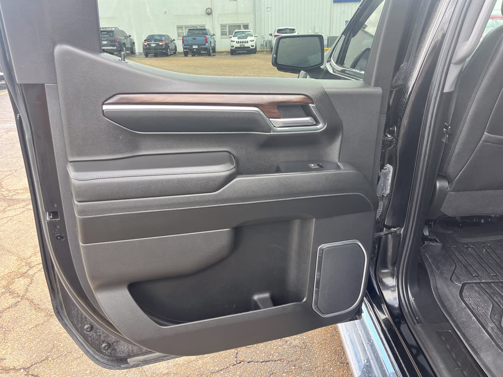 2024 Onyx Black GMC Sierra SLT 4X4 Truck