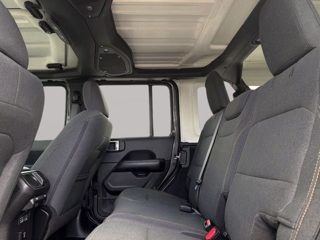 2025 Granite Crystal Metallic Clearcoat Jeep Wrangler Sahara 4X4 Convertible