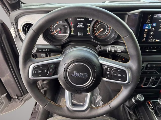 2025 Granite Crystal Metallic Clearcoat Jeep Wrangler Sahara 4X4 Convertible