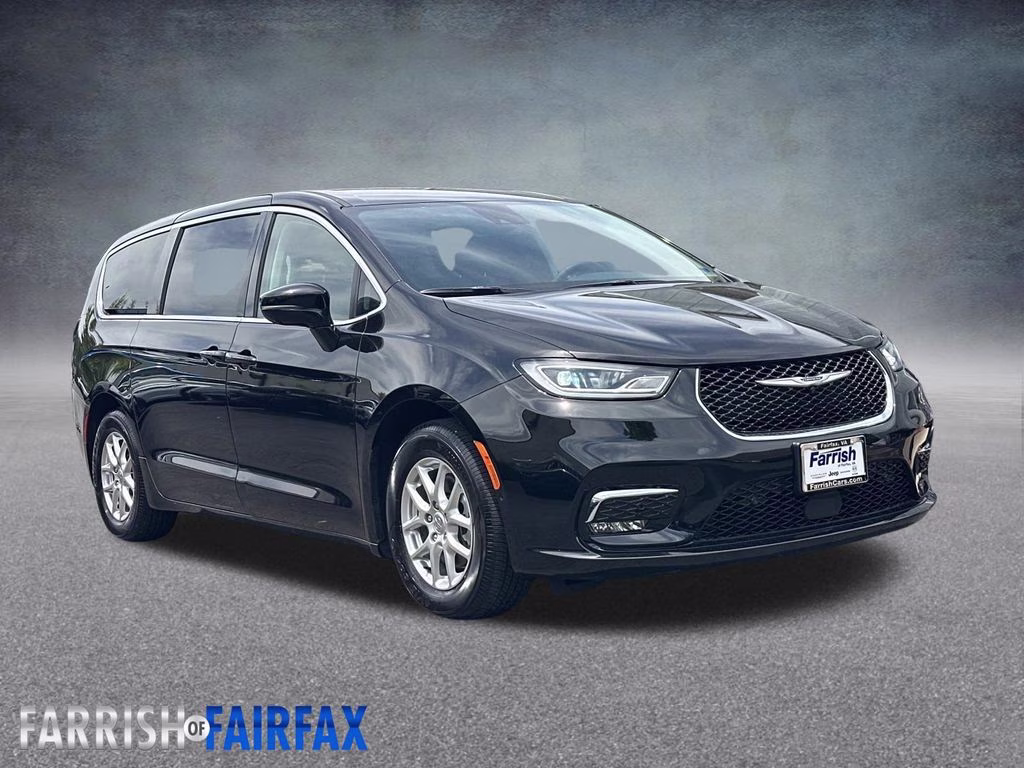 2024 Diamond Black Crystal Pearlcoat Chrysler Pacifica Touring L FWD Van