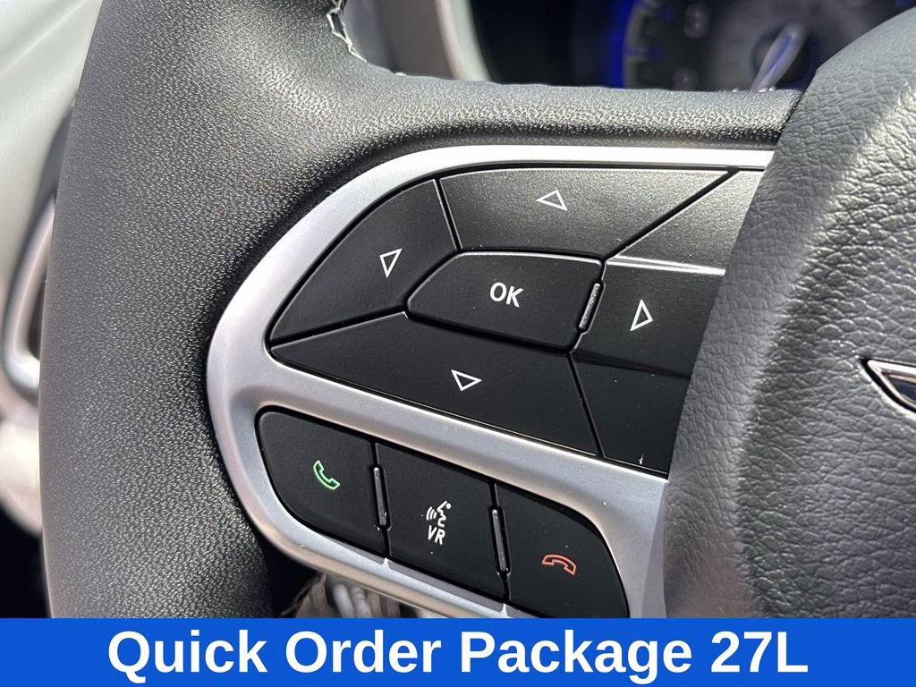 2024 Diamond Black Crystal Pearlcoat Chrysler Pacifica Touring L FWD Van