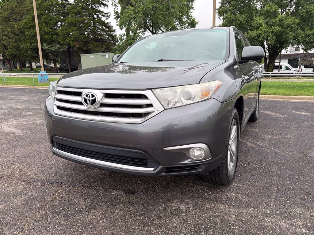 2013 Magnetic Gray Metallic Toyota Highlander Limited 4X4 SUV
