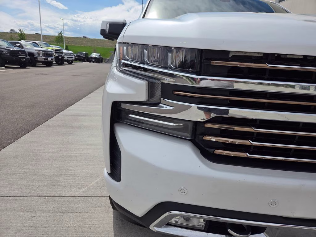 2019 Iridescent Pearl Tricoat Chevrolet Silverado 1500 High Country 4X4 Truck
