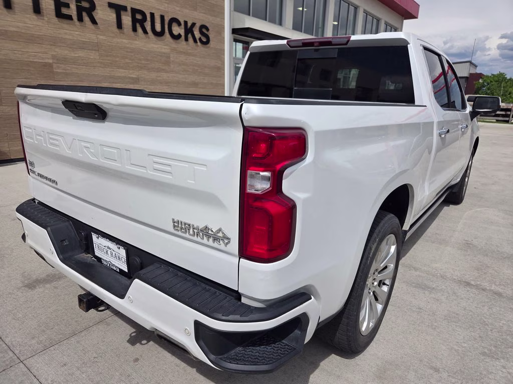2019 Iridescent Pearl Tricoat Chevrolet Silverado 1500 High Country 4X4 Truck
