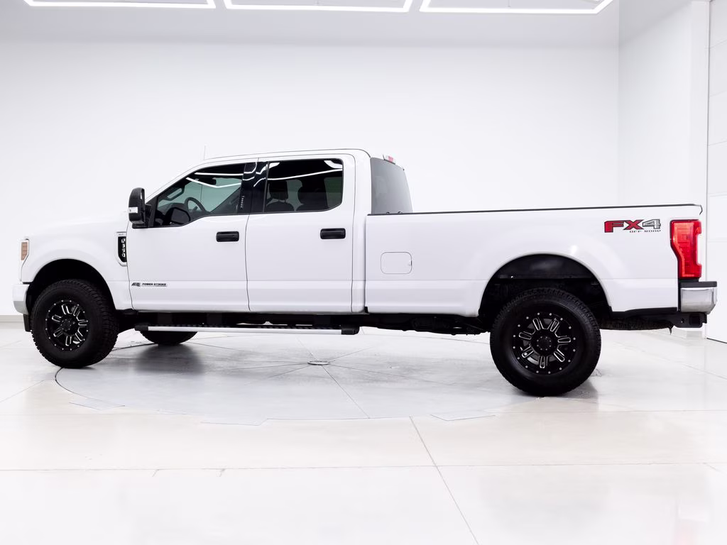 2019 Oxford White Ford Super Duty F-350 SRW XLT 4X4 Truck