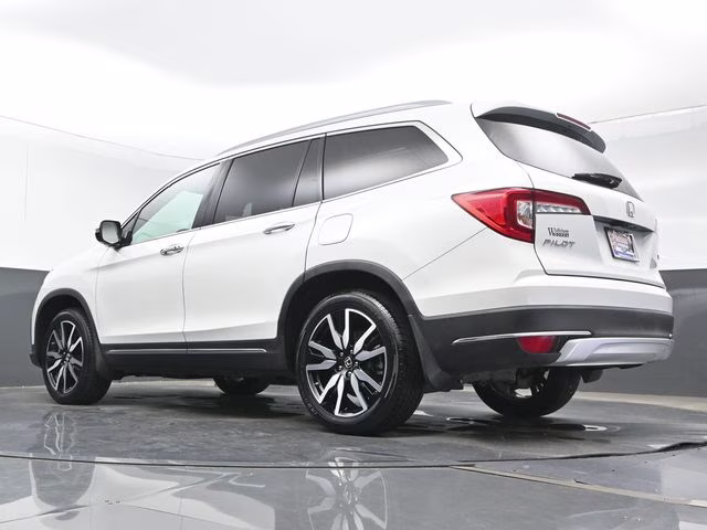 2022 Platinum White Pearl Honda Pilot Touring FWD SUV