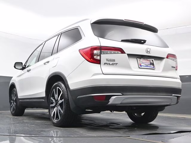 2022 Platinum White Pearl Honda Pilot Touring FWD SUV