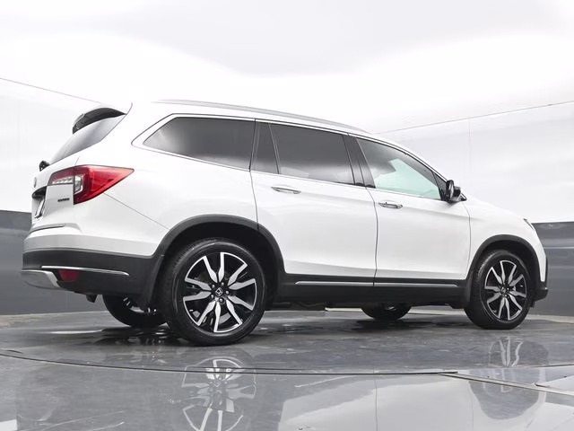 2022 Platinum White Pearl Honda Pilot Touring FWD SUV