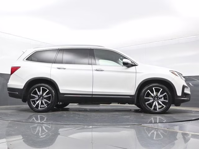 2022 Platinum White Pearl Honda Pilot Touring FWD SUV