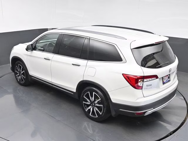 2022 Platinum White Pearl Honda Pilot Touring FWD SUV