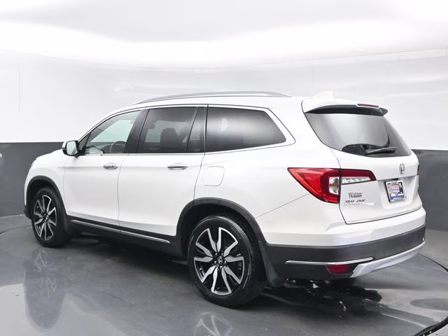 2022 Platinum White Pearl Honda Pilot Touring FWD SUV
