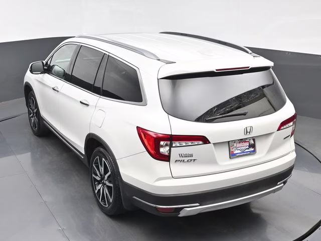 2022 Platinum White Pearl Honda Pilot Touring FWD SUV