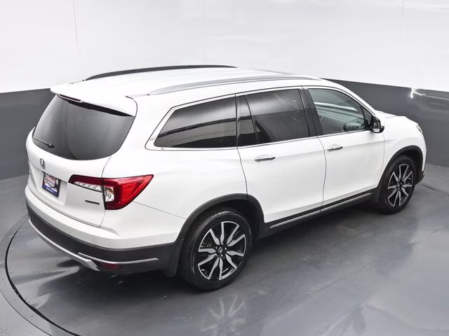 2022 Platinum White Pearl Honda Pilot Touring FWD SUV