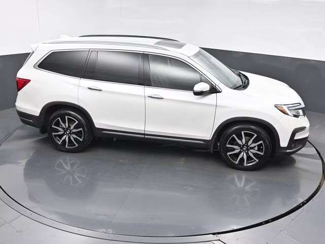 2022 Platinum White Pearl Honda Pilot Touring FWD SUV