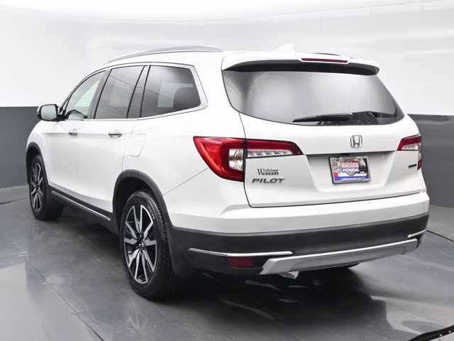2022 Platinum White Pearl Honda Pilot Touring FWD SUV