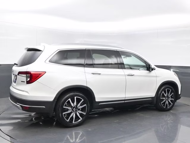 2022 Platinum White Pearl Honda Pilot Touring FWD SUV
