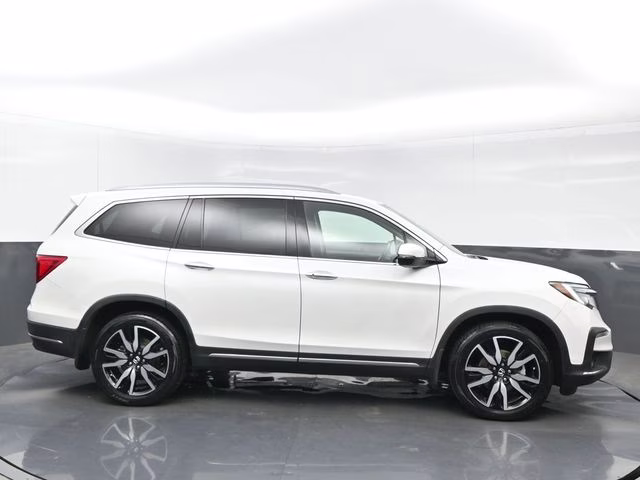 2022 Platinum White Pearl Honda Pilot Touring FWD SUV